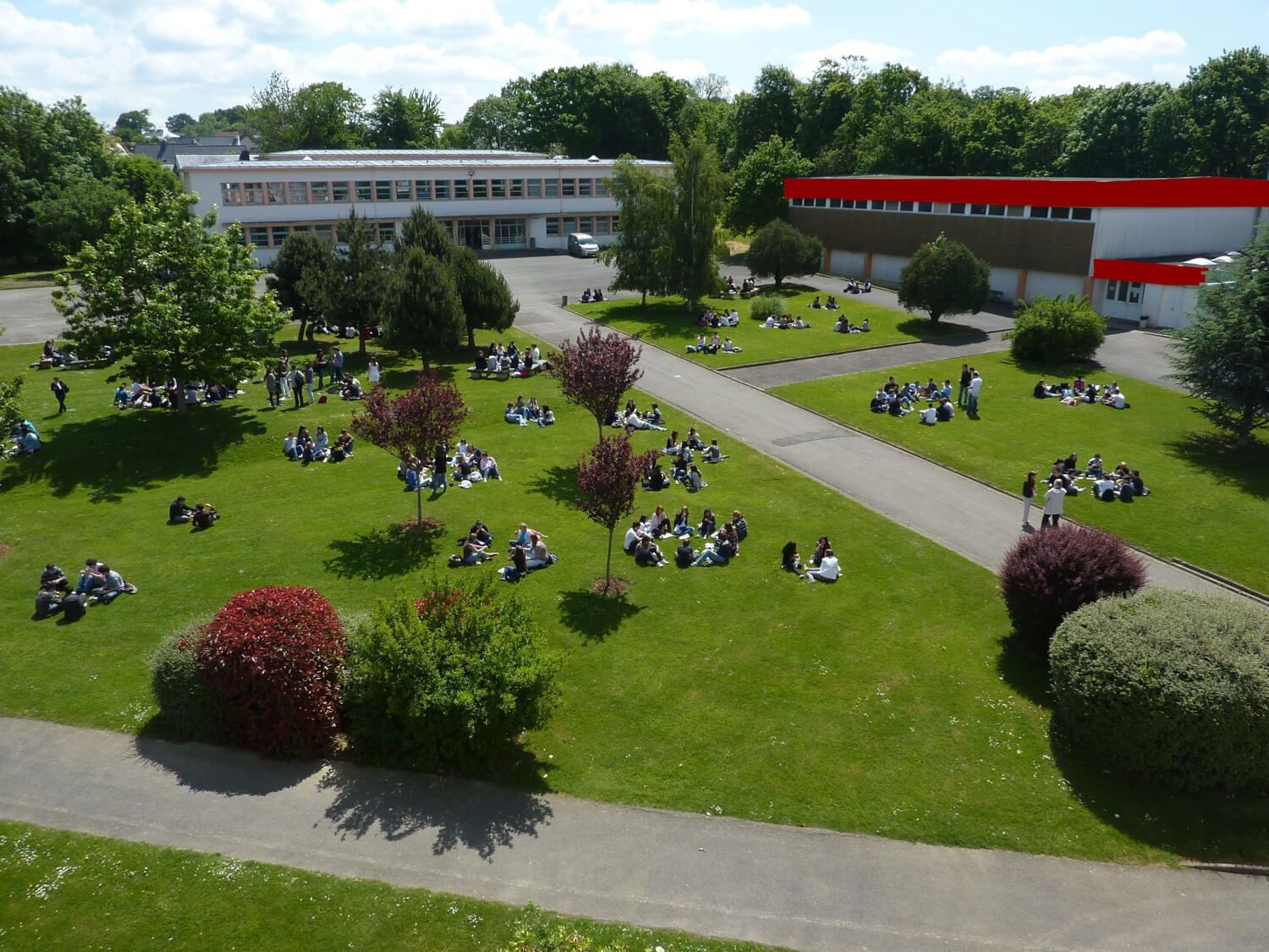 cours extérieur du lycée